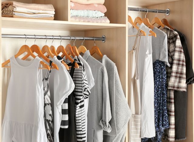 How to Build a Travel Capsule Wardrobe for Effortless Packing