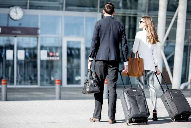 Top 5 Quietest Rolling Suitcases That Make Airport Navigation a Breeze