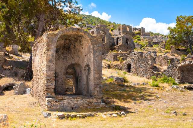 Unveiling Secluded Ancient Ruins for a Peaceful Exploration